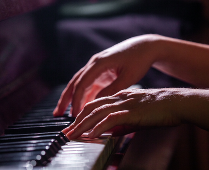 Wedding Pianist (1)
